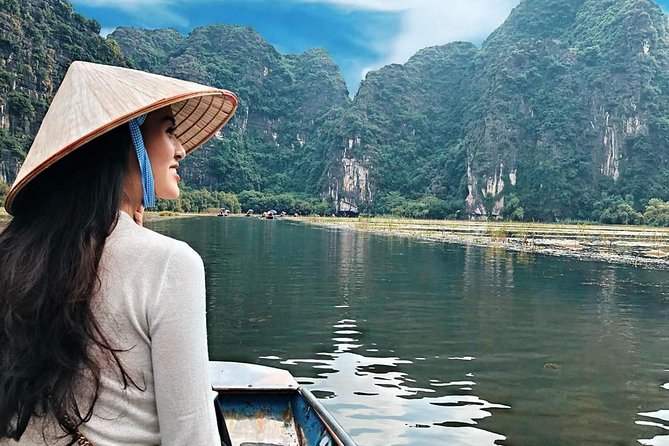 Premium Hoa lu - Trang An - Mua Cave with Buffet Lunch from Hanoi - The guide, group size, and pace