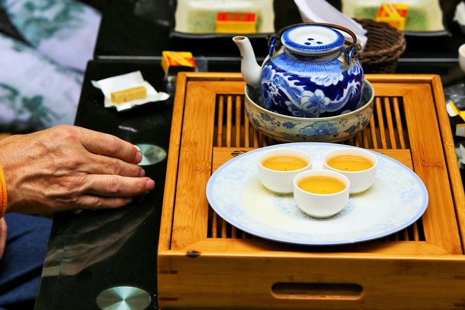 Private Crowd Free Hanoi: Morning Highlights of the City Experience - Pho lunch: a taste of local routine