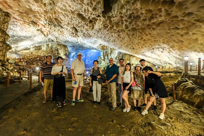 Private Ha Long bay day trip(From Hanoi city or Halong harbour) - Guides and the personal touch
