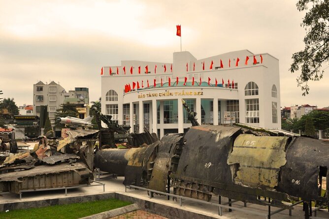 (Private) Hanoi War Sites Tour - Huu Tiep Lake and the B-52 wreckage