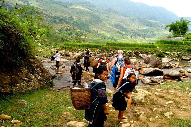 Sapa 3 Days 2 Nights Trekking Tour From Hanoi (2 Nights in Hotel) - Day one: Hanoi to Sapa, then Cat Cat