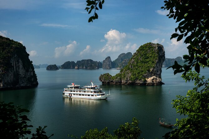 Swan Cruises Ha Long & Bai Tu Long Bay 2D1N - Thien Canh Son Cave - What to know before you book