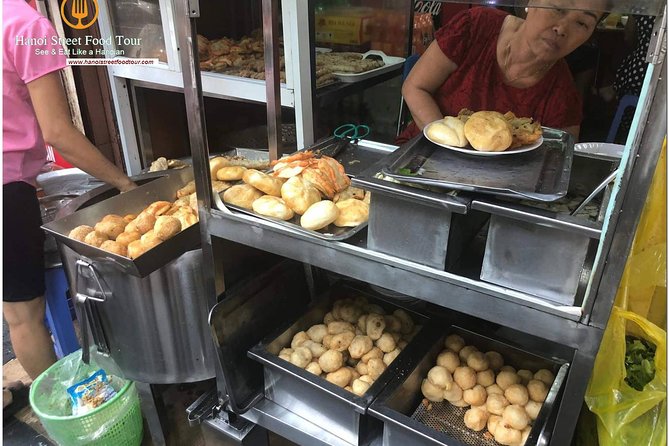 Tasting 8 Different Hanoi Street Foods at Noon Time - The guide matters as much as the menu