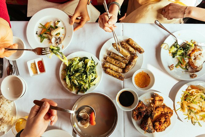 The 10 Tastings of Hanoi With Locals: Private Street Food Tour - Temples and architecture between meals
