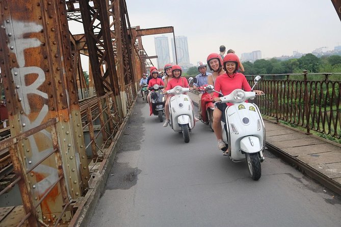Vespa City Tour &Train Street Female With Ao Dai Riders 4,5 Hours - West Lake, Tran Quoc Pagoda and Huu Tiep Lake